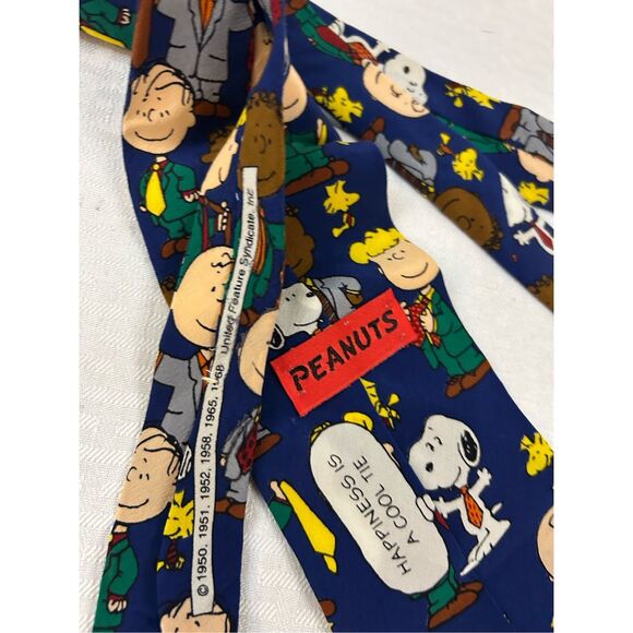 Peanuts Snoopy and Gang Silk tie" Happiness is a cool tie" navy green - Picture 3 of 5